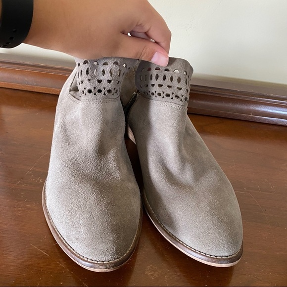 Seychelles Beige Lasercut Ankle Booties - Picture 6 of 8